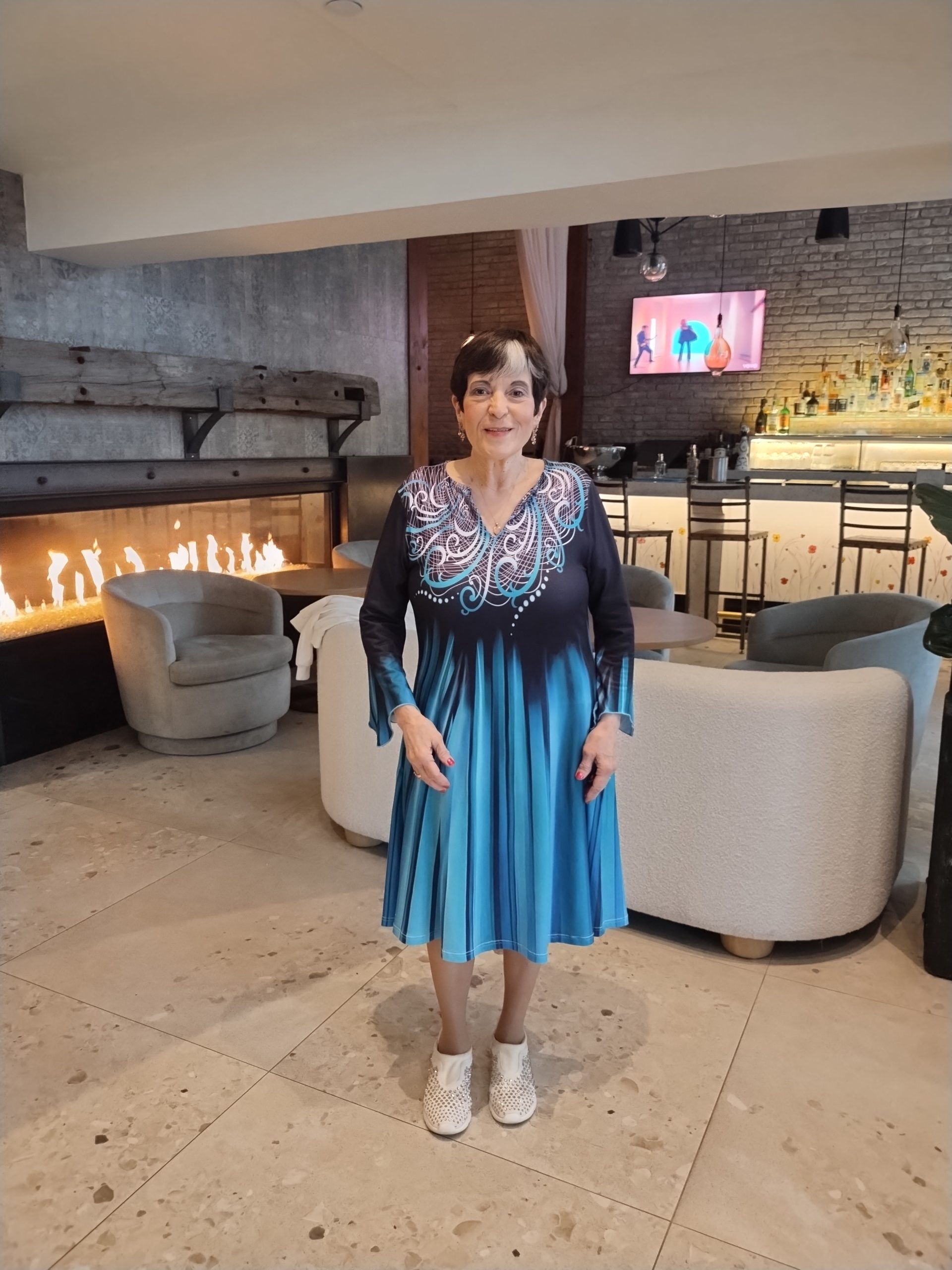 Deirdre Hotel Lobby morning of LA Book Fair 4-25