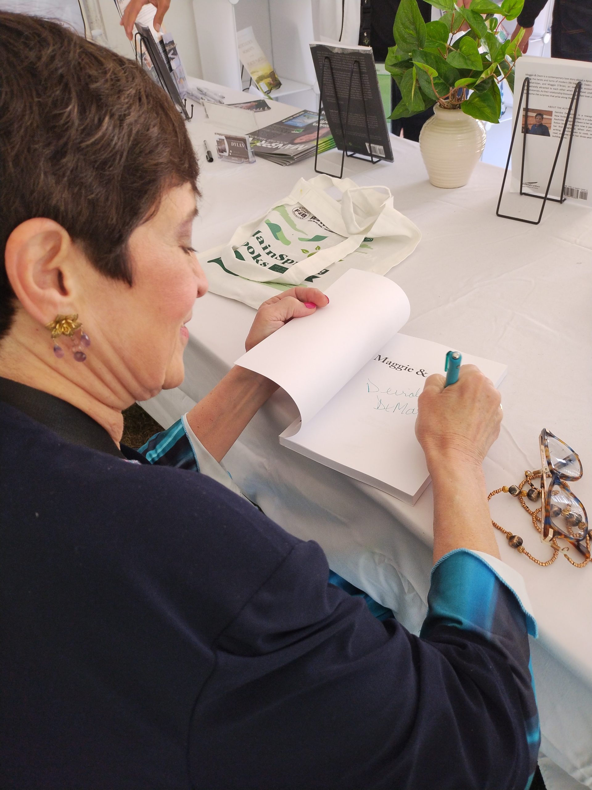 Deirdre LA Book Fair -signing books 4-25